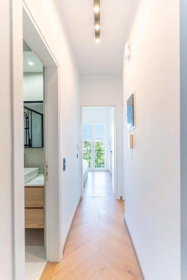 Elegant Apartment In Center, 5Min To History Sites Atena Exterior foto