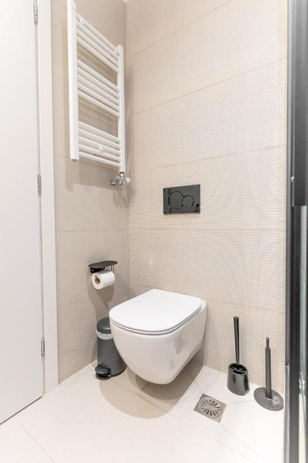 Elegant Apartment In Center, 5Min To History Sites Atena Exterior foto