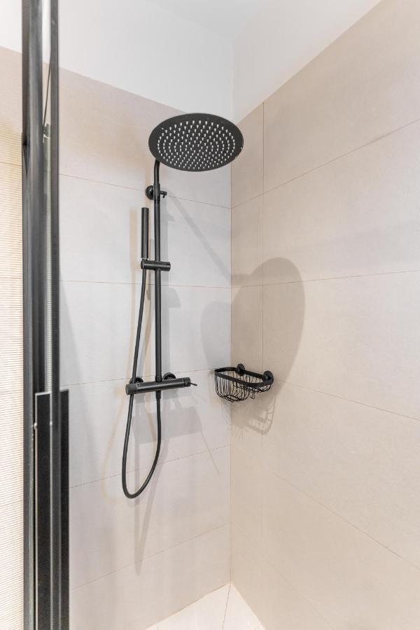 Elegant Apartment In Center, 5Min To History Sites Atena Exterior foto